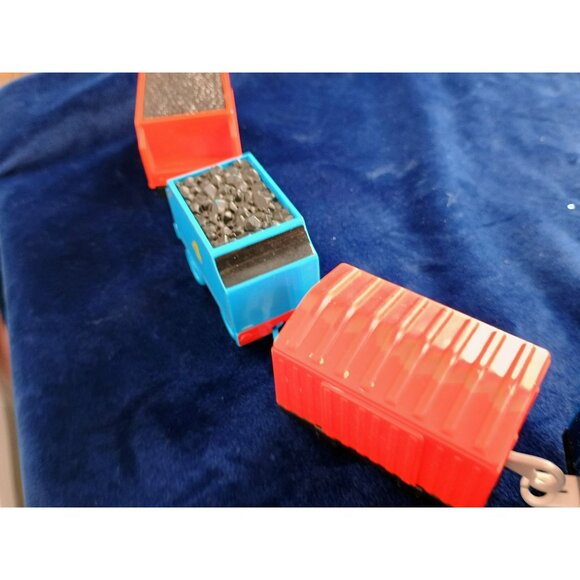 Thomas Train Sodor Fireworks Train Set With 4 Colorful Cars - Picture 5 of 8